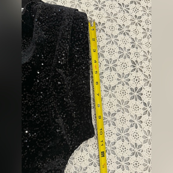 Zara Sequin Velvet Top Womens
Large Black New Shoulder Pads Shirt #71 0925 - Picture 12 of 12